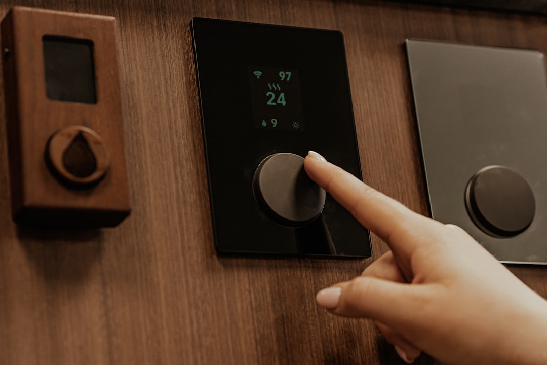 Panel de control inteligente de aire acondicionado con protocolo Matter