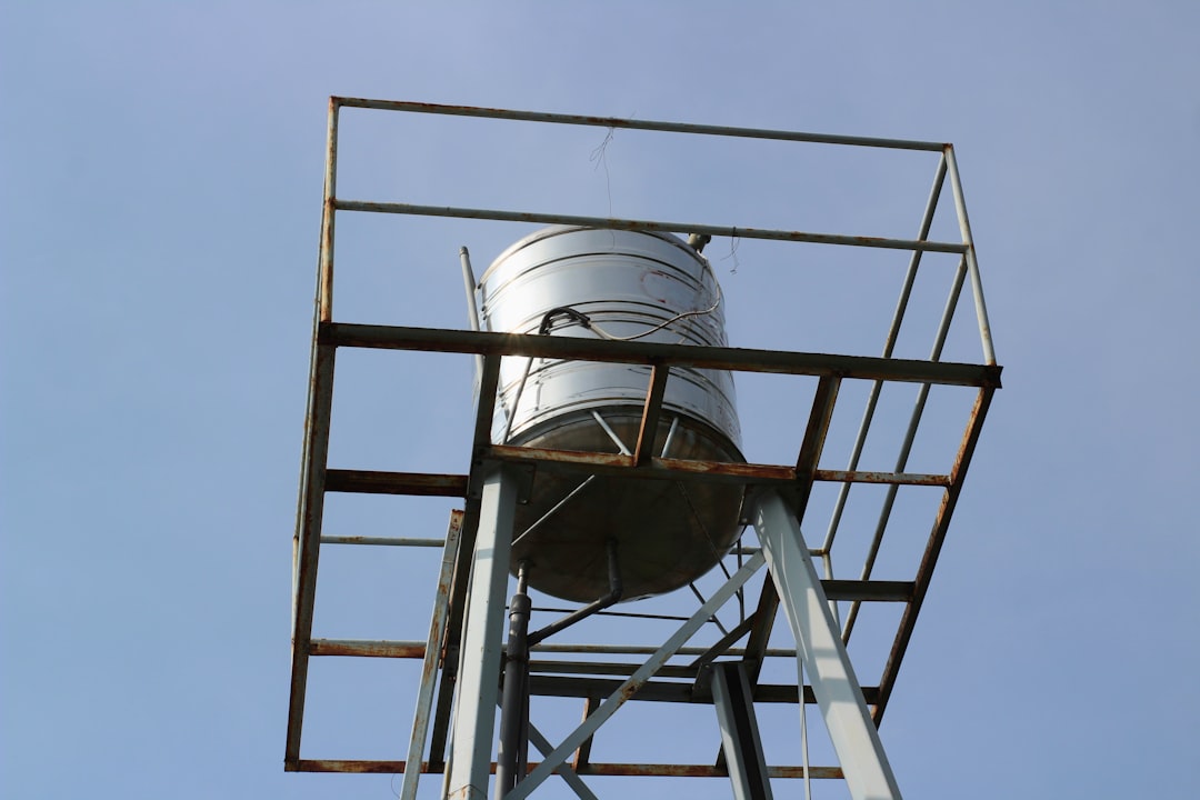 Torre de refrigeracion industrial relacionada con la prevencion de legionela en sistemas de climatizacion